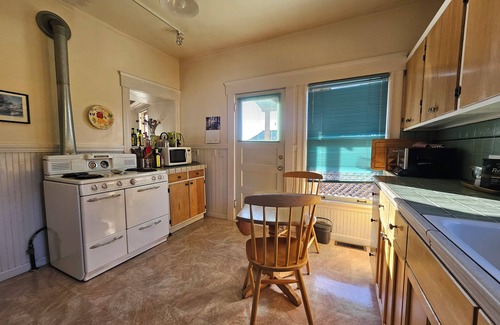 North Berkeley House | Hummingbird Hideaway: Steps to Gourmet Ghetto & UC Berkeley