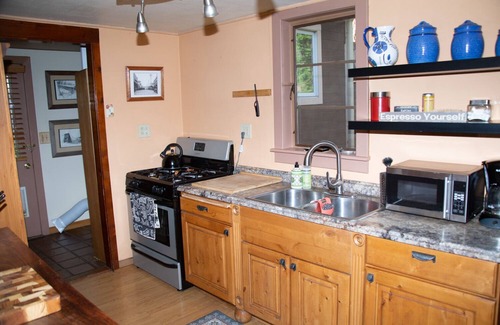 Nevada City House | Hummingbird House-Step Into History with Comfort and Charm! Walk to downtown!