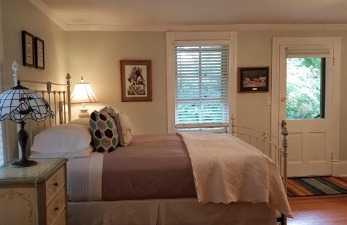Goshen Bed & Breakfast | Hummingbird Inn
