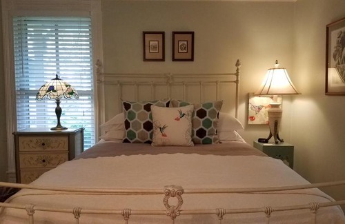 Goshen Bed & Breakfast | Hummingbird Inn