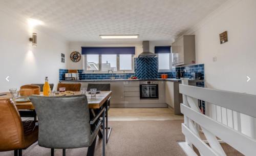 Hunstanton House | Hunny House - near Searles with lovely sea views