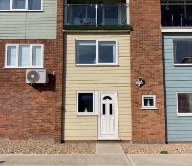 Hunstanton House | Hunny House - near Searles with lovely sea views