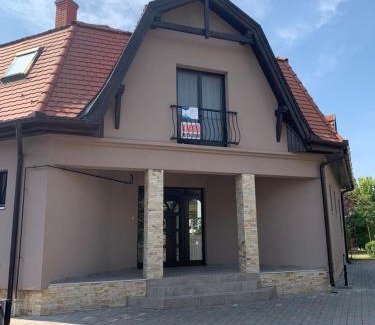 Balatonlelle Apartment | Hunor Apartmanok Jázminvirág