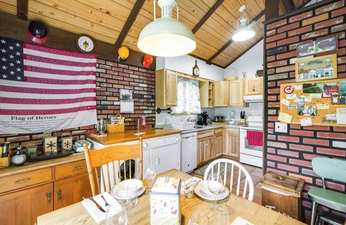 Hunter House | Hunter Hideaway w/Yard & Deck: 3 Mi to Ski Slopes