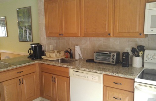 Hunter House | Hunter Mountain Townhouse at Scribner Hollow - sleeps 12