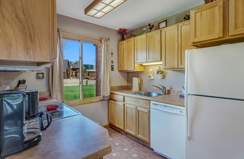 Clark Cabin | Hunters, fishermen, hikers, skiers, snowmobilers, and newlyweds welcome!