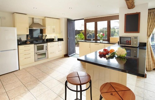 Honiton House | Hunters Moon
