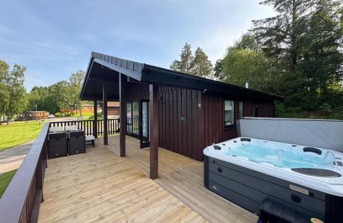 Kilmun Apartment | Hunters Quay - Hot Tub Lodge at Limecroft 6