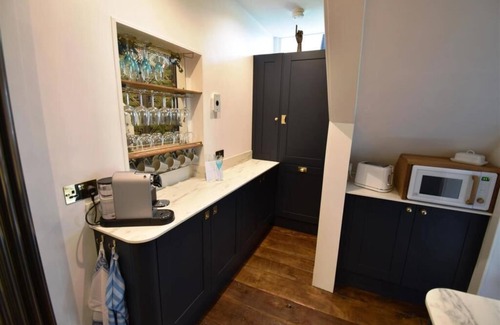 Buxton Apartment | Huntress Suite, Buxton - a beautiful victorian apartment with private parking.
