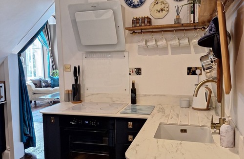 Buxton Apartment | Huntress Suite, Buxton - a beautiful victorian apartment with private parking.