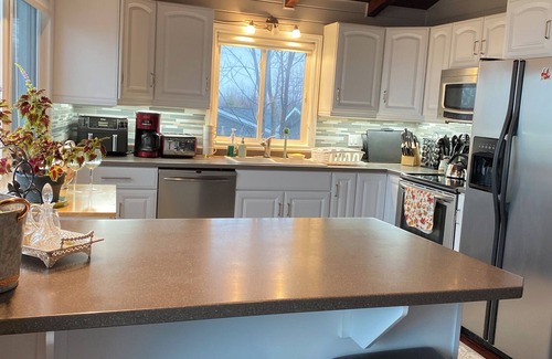 Ashfield-Colborne-Wawanosh Cottage | Huron-waterfront cottage6 bedrooms3baths with Hot tub/outdoor shower/pets2.