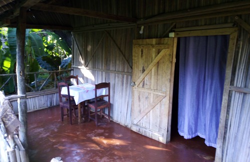 Nosy Tanihely Cabin | HUT GITE BE CASE PIED DANS L'EAU PRESQU'ILE AMBATO FACE NOSY BE ET NOSY KOMBA