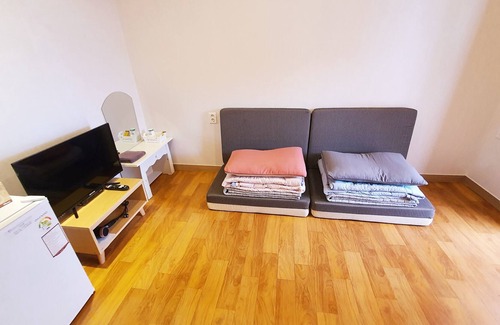Gyeongju House | Hwangridangil Adamjeong
