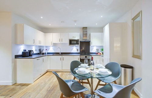Peninsula Apartment | Hybrid Resi - Greenwich | 3 Bed Apartment