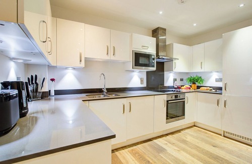 Peninsula Apartment | Hybrid Resi - Greenwich | 3 Bed Apartment