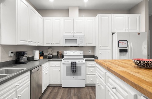 Hyde Park House | Hyde Park Tampa 4BR Walk to Hyde Park Village!