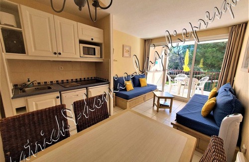 Giens Apartment | Hyères on the Presqu'île de Giens, Beach and swimming pool facing Porquerolles * !