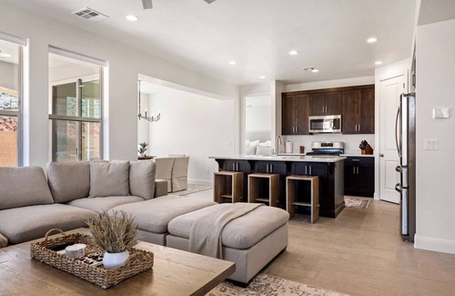 Washington House | Hygge House: 3 King Suites, Pickleball, Patio + Bbq