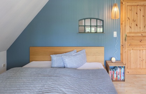 Stelle-Wittenwurth House | Hyggelig holiday home: Living under thatch in Dithmarschen for up to 4 people