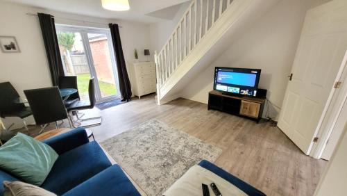 Colchester House | Hythe House - Sleeps 7 - Perfect for families and contractors