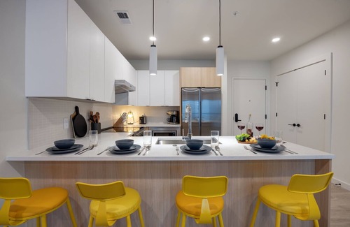 The Gulch House | Hyve - Waves - Walk To Downtown Broadway - Full Gym & Pool