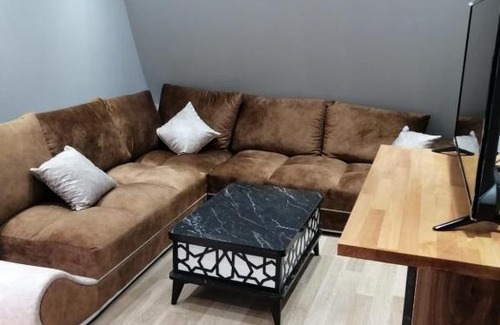 Ciftlik Apartment | İlkbahar