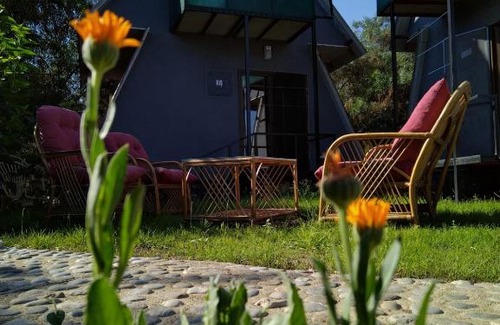 Ciftlik Apartment | İlkbahar