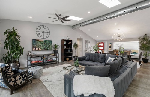 Wooten House | I ❤️ You ATX! Tribute home to Austin✨Luxe Single Story Home!10 min to downtown✨
