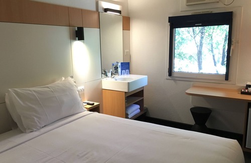 Strathfield South Hotel | ibis budget Enfield