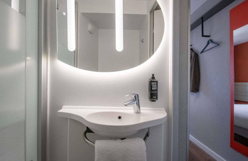 L'Arenas Hotel | ibis budget Nice Aeroport Promenade des Anglais