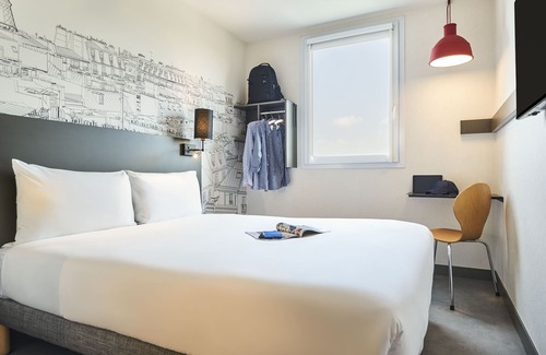 Quartier de la Chapelle Hotel | ibis Budget Paris porte de la Chapelle - Aréna