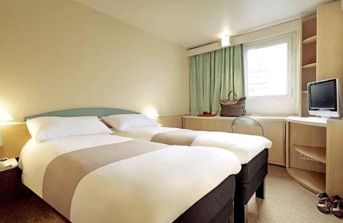 Istres Hotel | ibis Istres Trigance