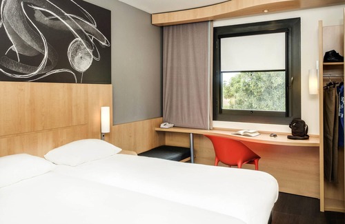 Montceau-les-Mines Hotel | Ibis Montceau Les Mines