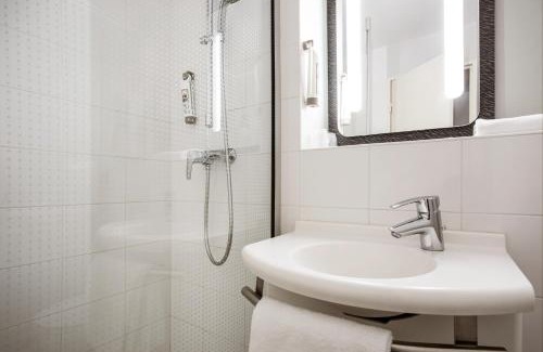Saint-Denis Hotel | ibis Saint-Denis Stade Ouest