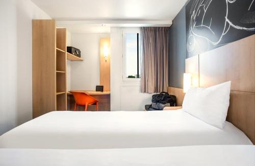 Saint-Denis Hotel | ibis Saint-Denis Stade Ouest