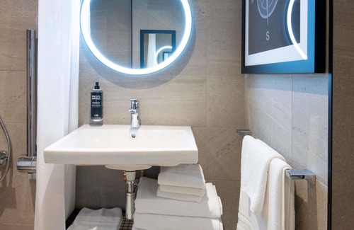 Crawley Hotel | Ibis Styles London Gatwick Airport