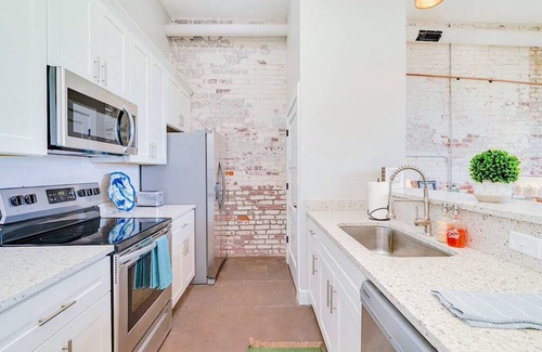 Newport News Apartment | Ice Ice Baby Downtown Newport News
