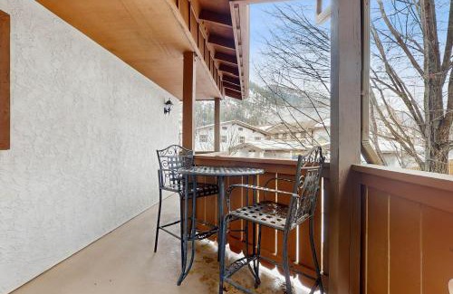 Downtown Leavenworth Apartment | Icicle Village Resort Condo #408