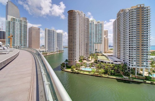 Downtown Miami Apartment | Icon Brickell - Seafront Views - Spa Access