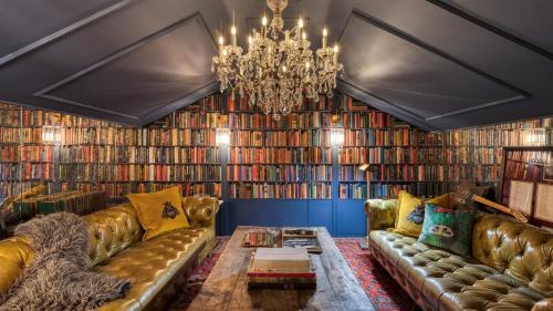 Joshua Tree House | Iconic 6BR Desert Retreat w Pool Pickleball Fire Pit Joshua Tree Masion by AvantStay