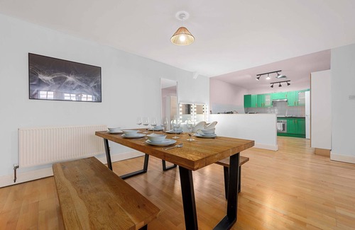 Manchester City Centre Apartment | Iconic Canal Street Apt by City SuperHost