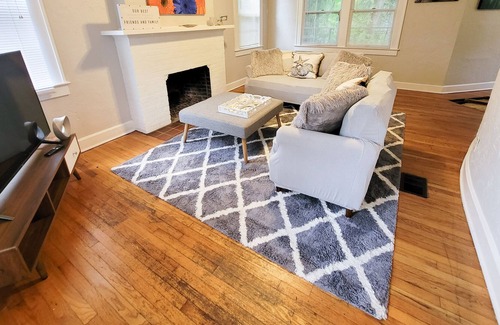 University Heights House | Iconic House! 4 Bedrooms- Next to Shands / UF Health/ Walk to Stadium