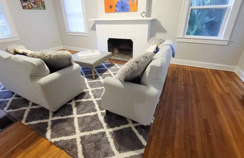 University Heights House | Iconic House! 4 Bedrooms- Next to Shands / UF Health/ Walk to Stadium