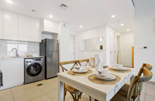 Umm Suqeim 3 Apartment | Iconic Views Apt With Balcony Close to the Beach