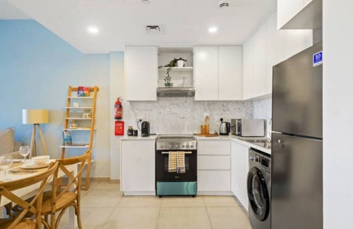 Umm Suqeim 3 Apartment | Iconic Views Apt With Balcony Close to the Beach
