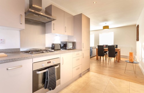 Derby House | Ideal 2 Bed Apartment - Central - FREE WIFI - NETFLIX - 2 En-suites