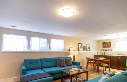 Kelowna Central Business District Apartment | Ideal Downtown Location