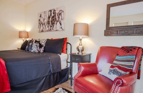 Kanab House | Ideal for 2 couples - comfortable 2BR/2BA home w/2 king beds. A guest favorite!
