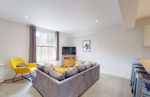Shrewsbury House | Ideal for Contractors and Groups - 5 Bedroom House