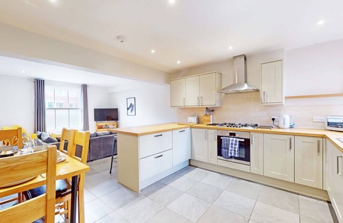 Shrewsbury House | Ideal for Contractors and Groups - 5 Bedroom House